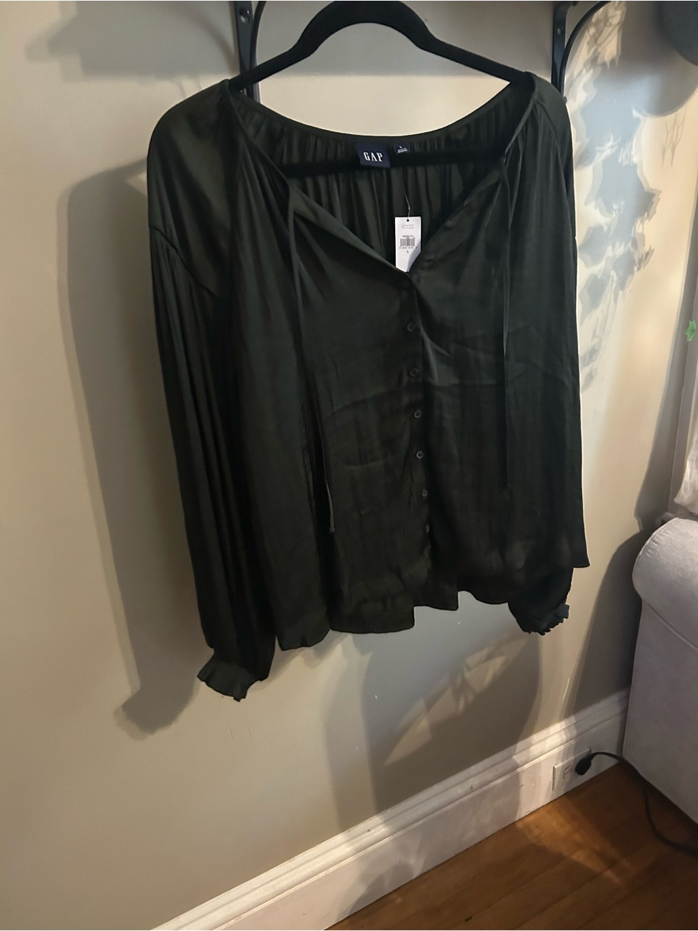GAP Black Satin-like Button-Front Top size large NWT